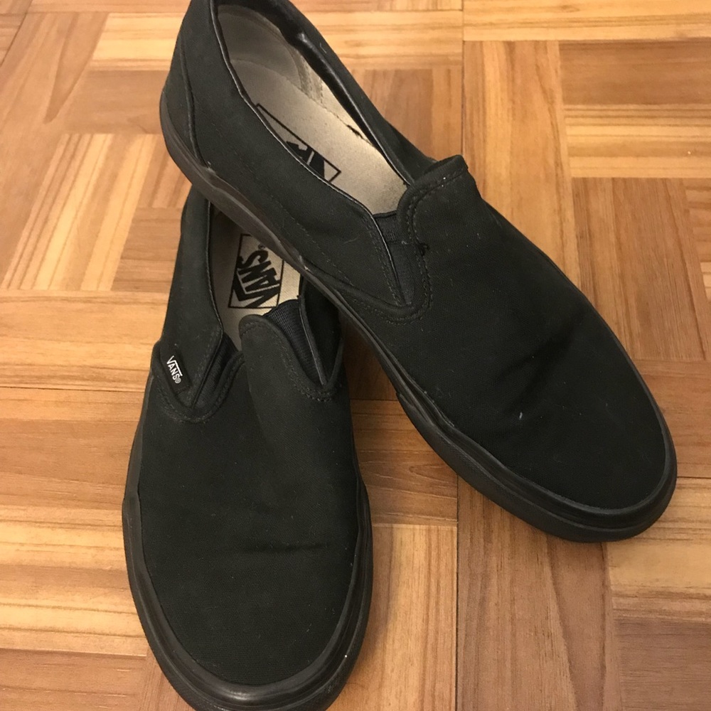 BLACK VANS